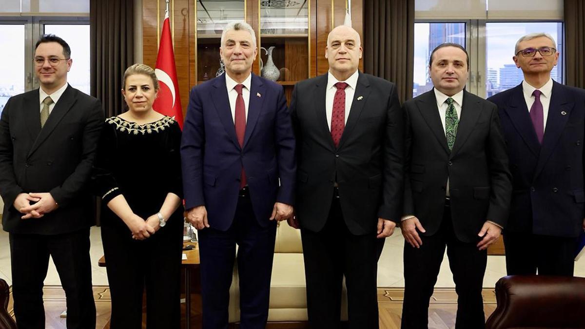 Bakan Bolat, büyükelçileri kabul etti