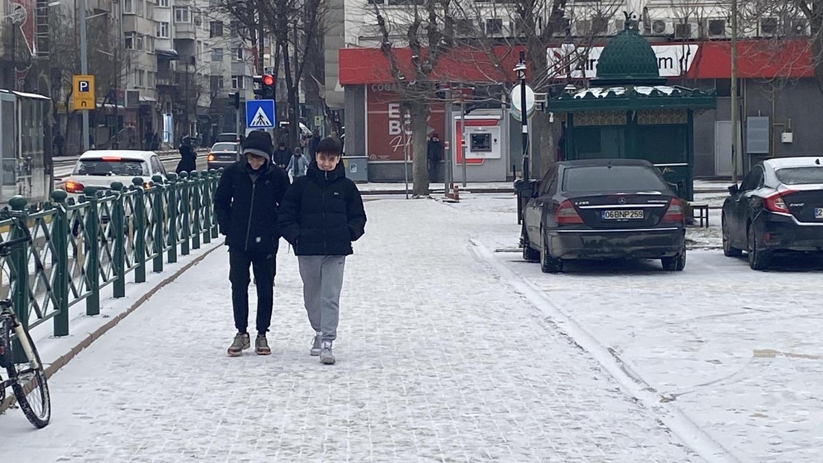 Eskişehirde kar yağışı etkili oldu