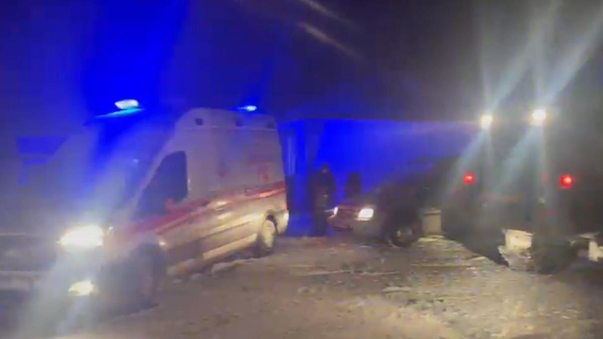 Kars'ta ekiplerin tipi ve kar altında zorlu mücadelesi