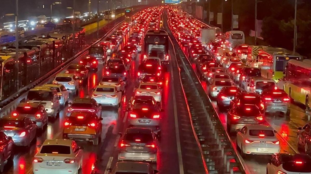 İstanbul'da trafik yoğunluğu yüzde 85'e çıktı
