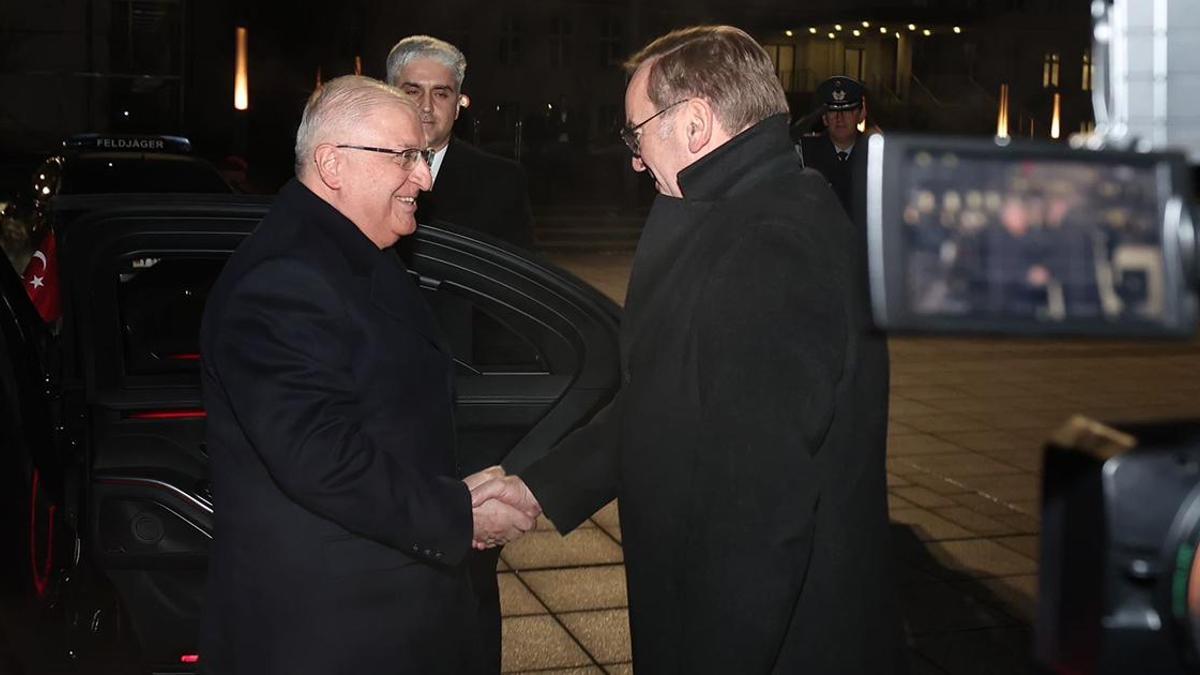 Bakan Güler Alman mevkidaşı Pistorius ile görüştü