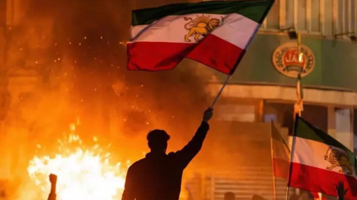 Dünya diken üstünde! Bir yandan Trump'ın tehditleri diğer yandan Tahran sokakları...