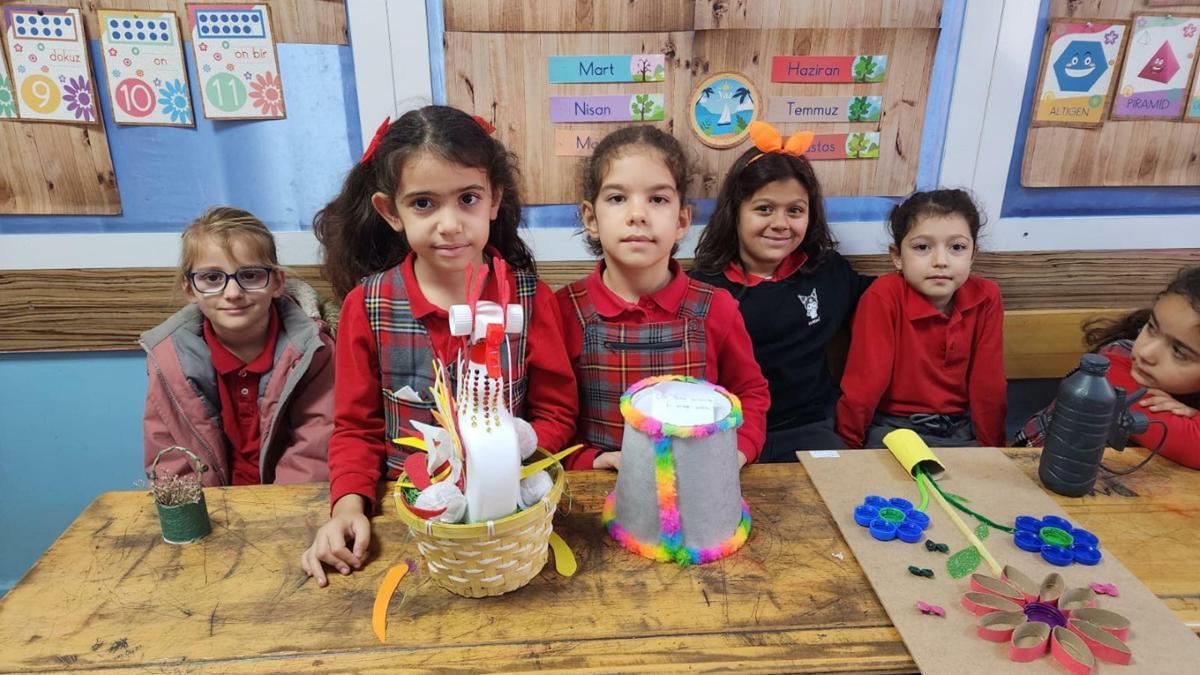 Öğrenciler atık malzemelerle yaratıcılıklarını geliştirdi