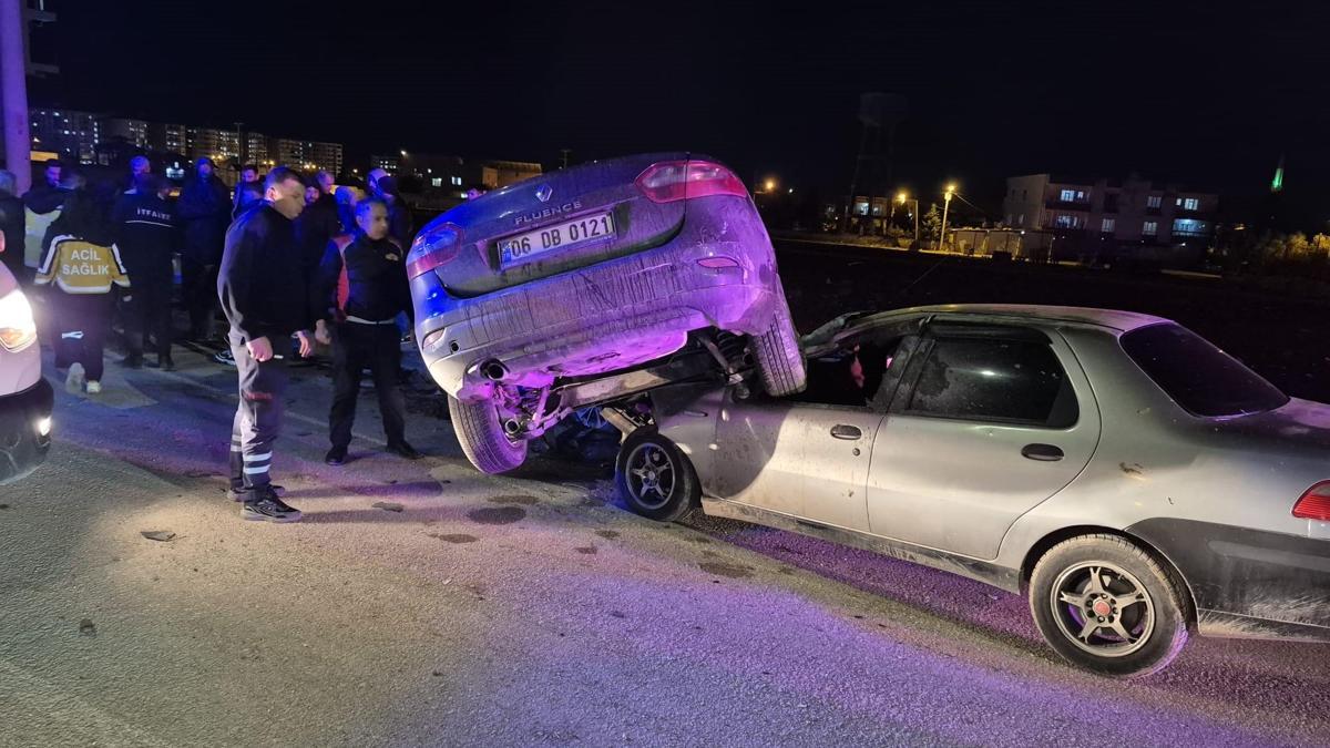 Mardinde otomobil park halindeki aracın üzerine çıktı: 1 yaralı