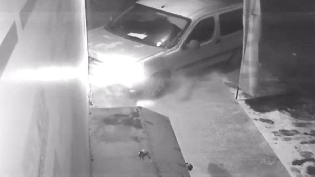 Direksiyon başında kalp krizi geçirip kaza yapan sürücü öldü; o anlar kamerada