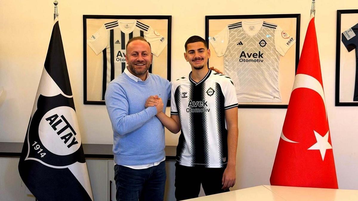 Altay'da gecikmeli imza töreni
