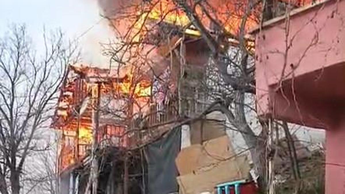 Tokatta yanan ev kullanılamaz hale geldi