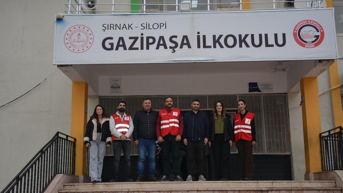 Şırnakta Kızılaydan öğrencilere kışlık yardımı