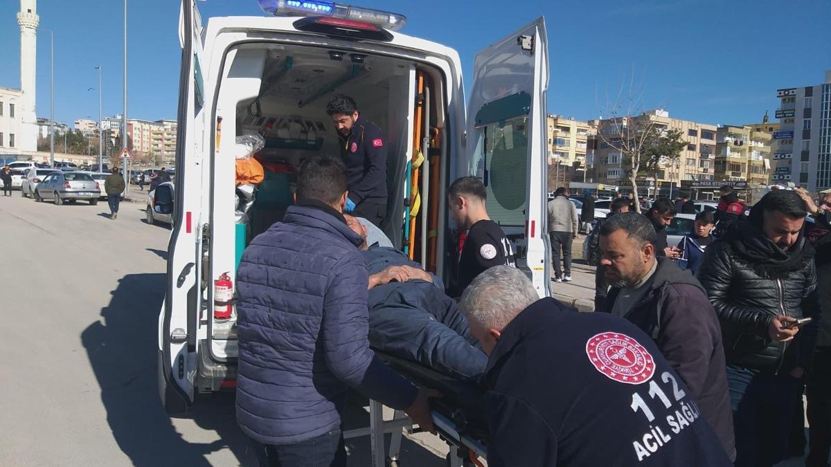 Şanlıurfa'da adliye önünde kavga; 2 yaralı