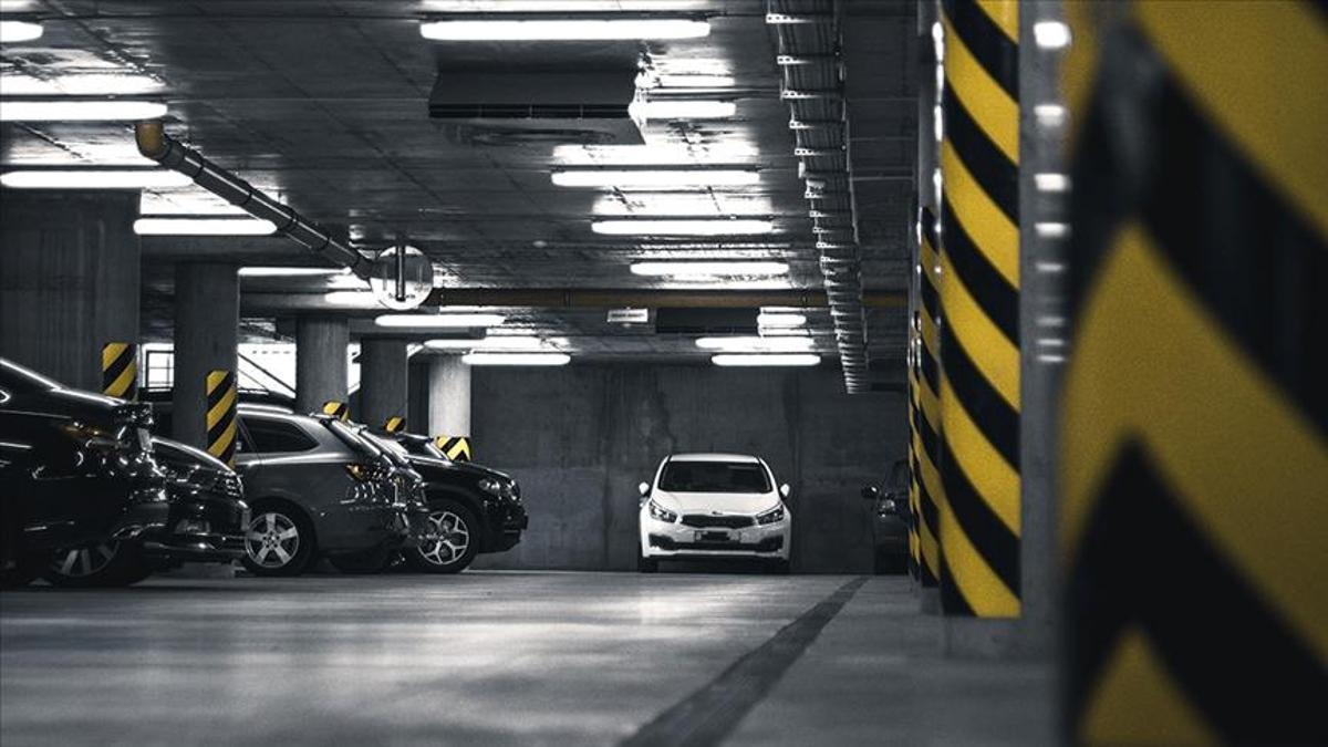 Kanunen ücretsiz olması gerekiyor! Fırsatçılığın böylesi: Saati 400 TL ücreti olanında vale hizmeti sunana...