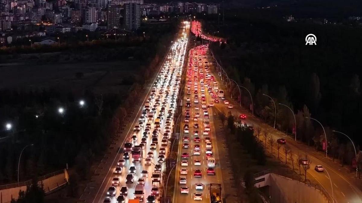 AK Parti Gençlik Kolları trafiğe dikkat çekti: Sürücülere papatya çayı dağıttılar