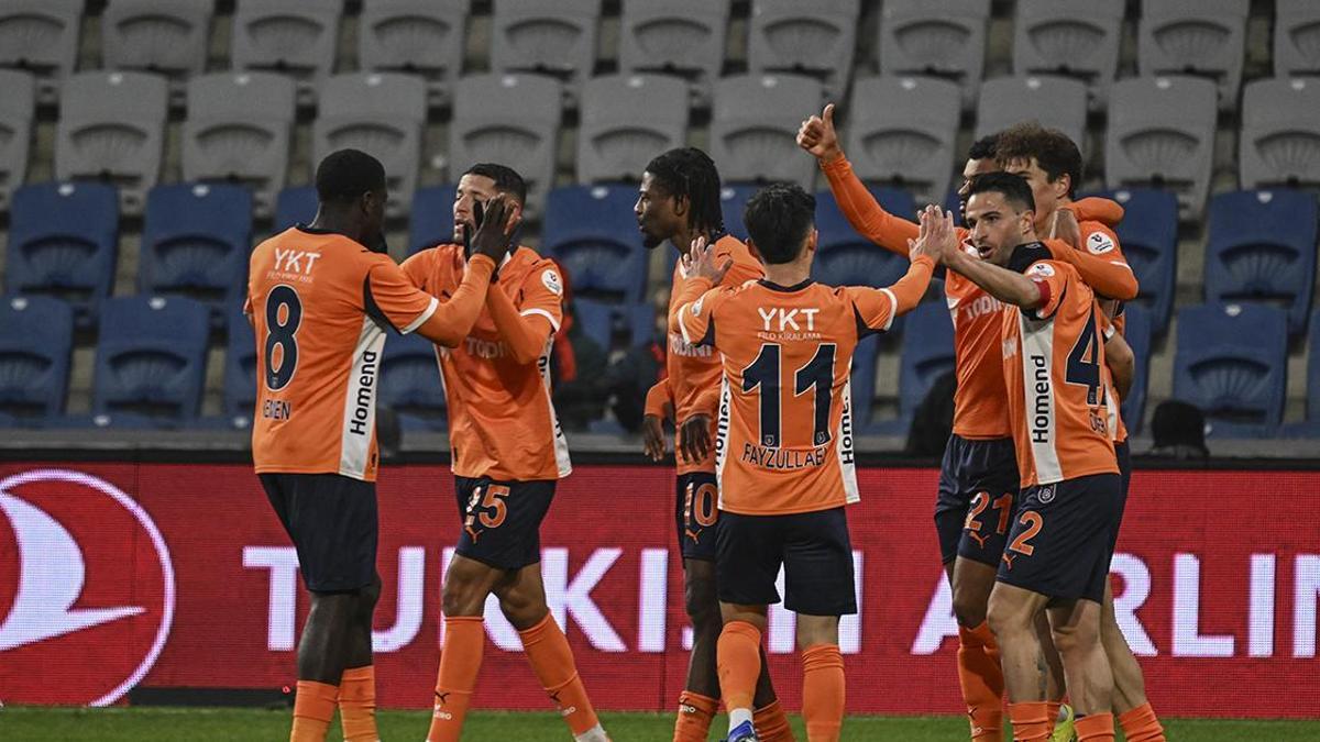 Başakşehir, Fatih Karagümrükü 2 golle geçti