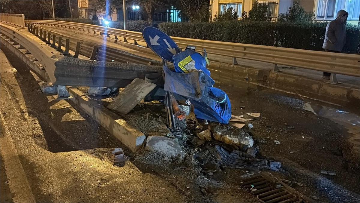 Alkollü sürücünün kullandığı araç refüje çarptı, 1 yaralı