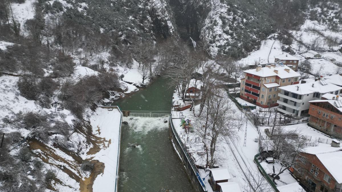 Ulukaya Kanyonu ve Şelalesi'nde kar manzarası