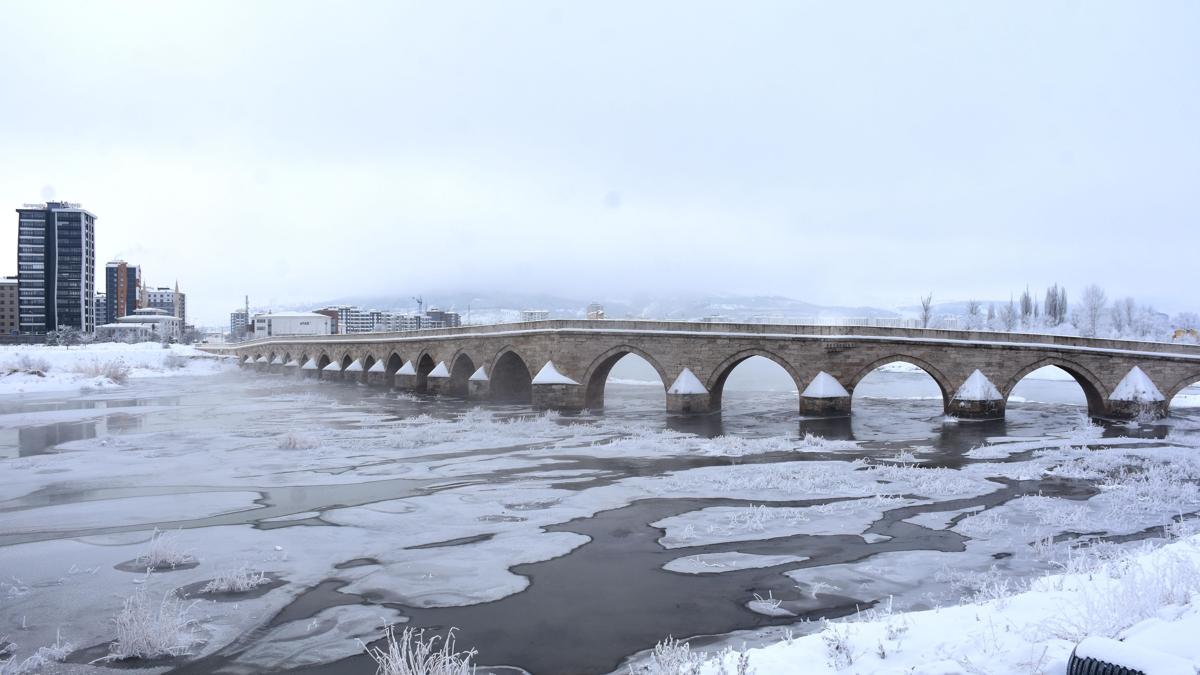 Sivasta kar, yerini soğuk havaya bıraktı