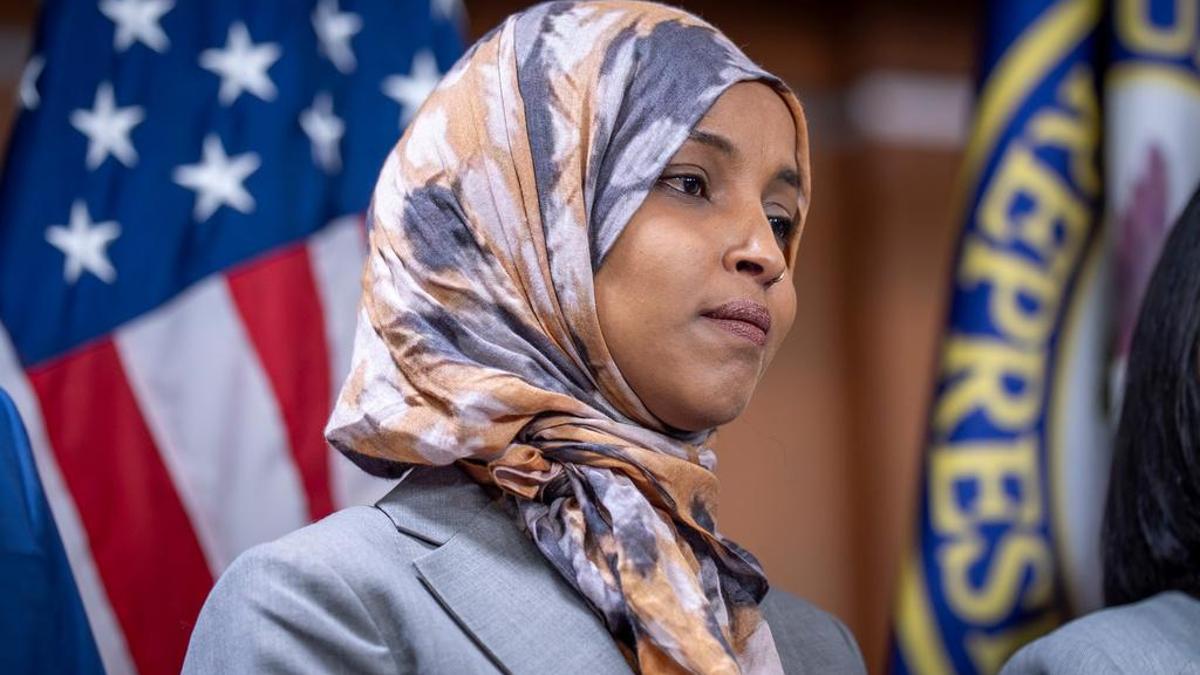 Trump yine Ilhan Omar'ı hedef aldı: Hapiste olmalı, hatta daha kötü ceza olarak ülkesine dönmeli