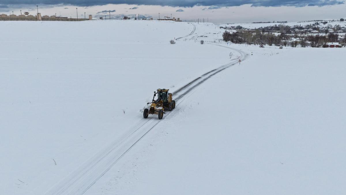 Van'da 283 yerleşim yeri ulaşıma kapandı