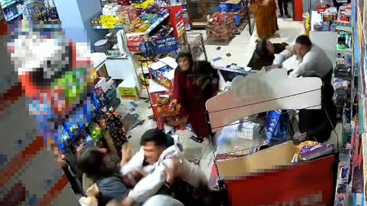 Marketçi, husumetli akrabaları tarafından darbedildi