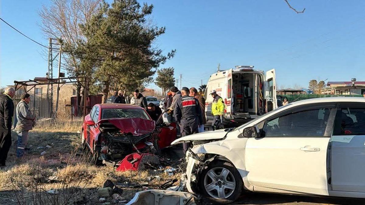 Düziçi'de otomobiller çarpıştı: 2 yaralı