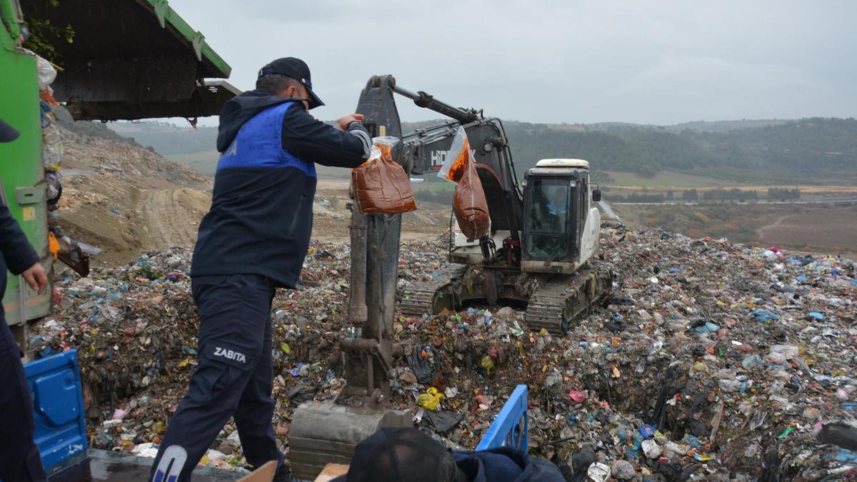 Yolcu otobüsünde taşınan sucuk ve çiğ köfteler imha edildi
