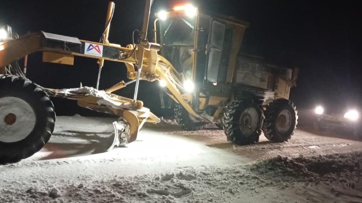 Yayla yolunda mahsur kalan çift kurtarıldı