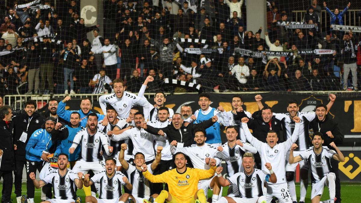 Altay'da oyuncular ödeme bekliyor