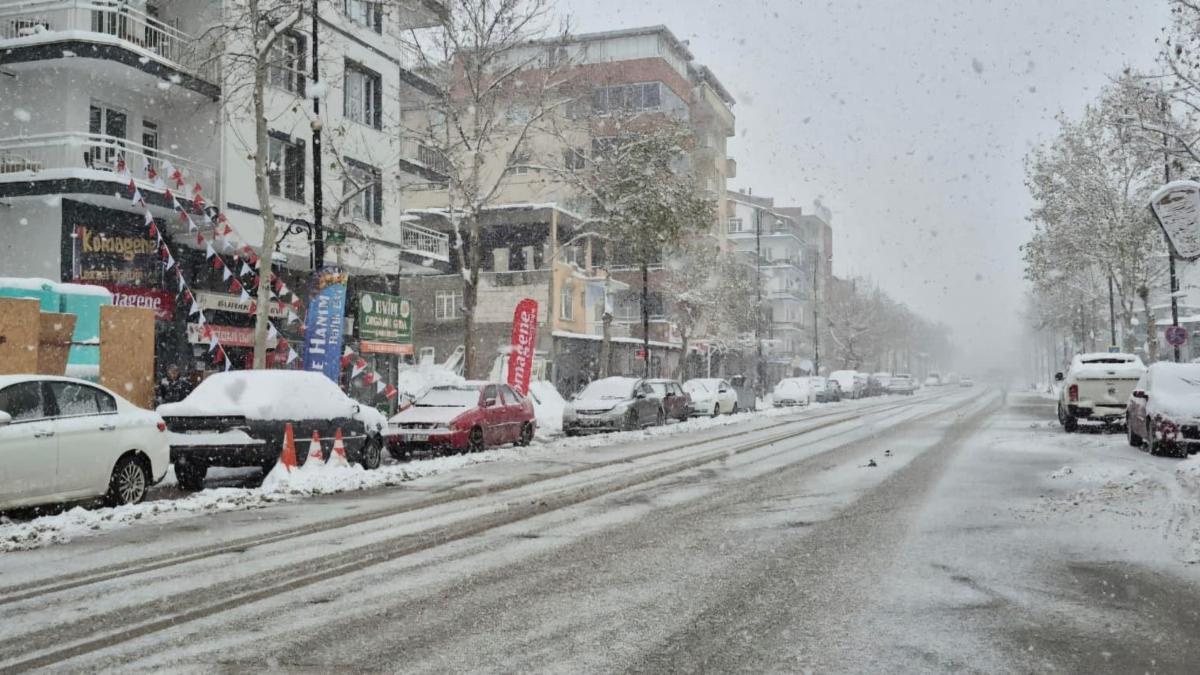 Malatya'da kar ve buzlanma nedeniyle motosikletlerin trafiğe çıkması yasaklandı