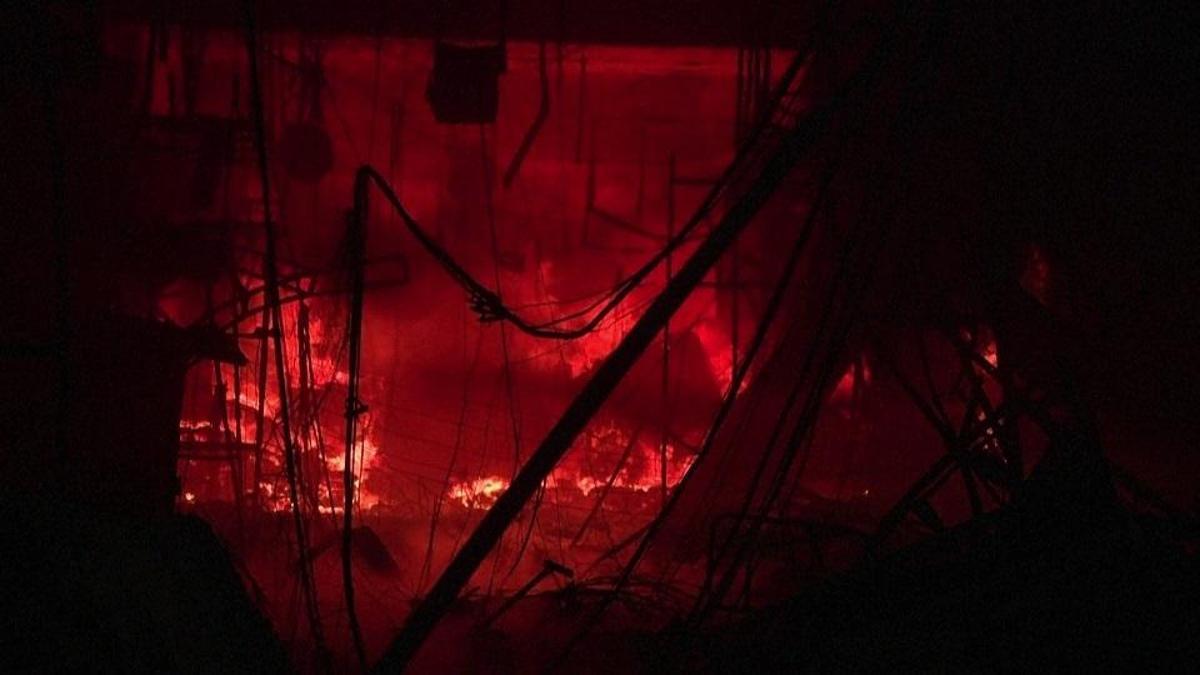 Pakistan'da AVM'de yangın faciası: 11 kişi öldü, 60 kişi kayıp!