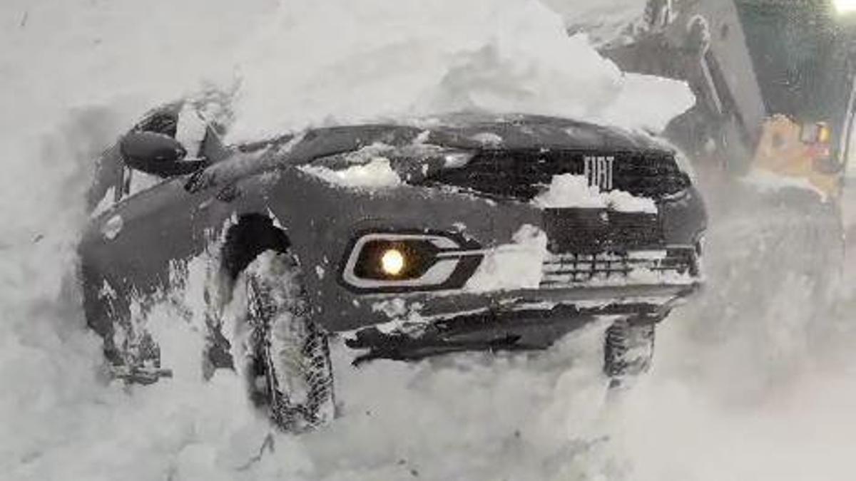 Otomobil tipide kara gömüldü