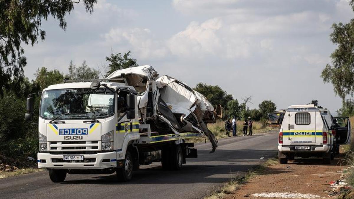 Güney Afrika'da feci kaza: 13 öğrenci hayatını kaybetti
