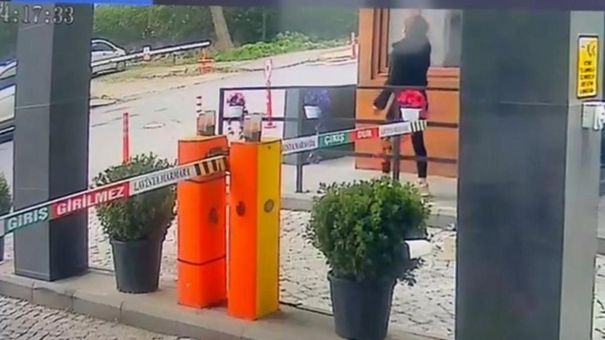 İstanbul- Büyükçekmece'de 7 yaşındaki kızını kullanarak evlerden hırsızlık yapan kadın yakalandı