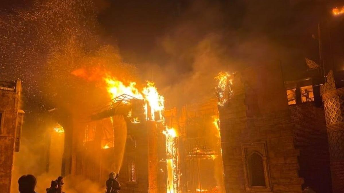 İstanbul- Çekmeköy'de film platosundaki yangın söndürüldü