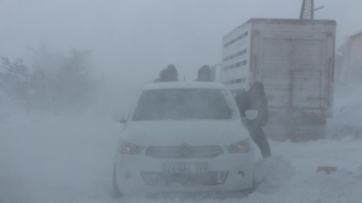 Karlıovada tipi nedeniyle hayat durma noktasına geldi