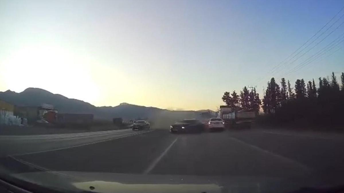 Hatay'da 5 aracın karıştığı zincirleme kaza kamerada; 4 yaralı