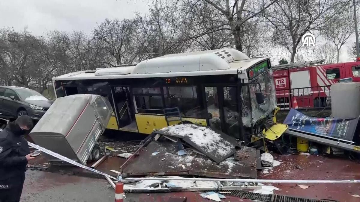 SON DAKİKA | Esenler'de İETT otobüsü otoparka daldı