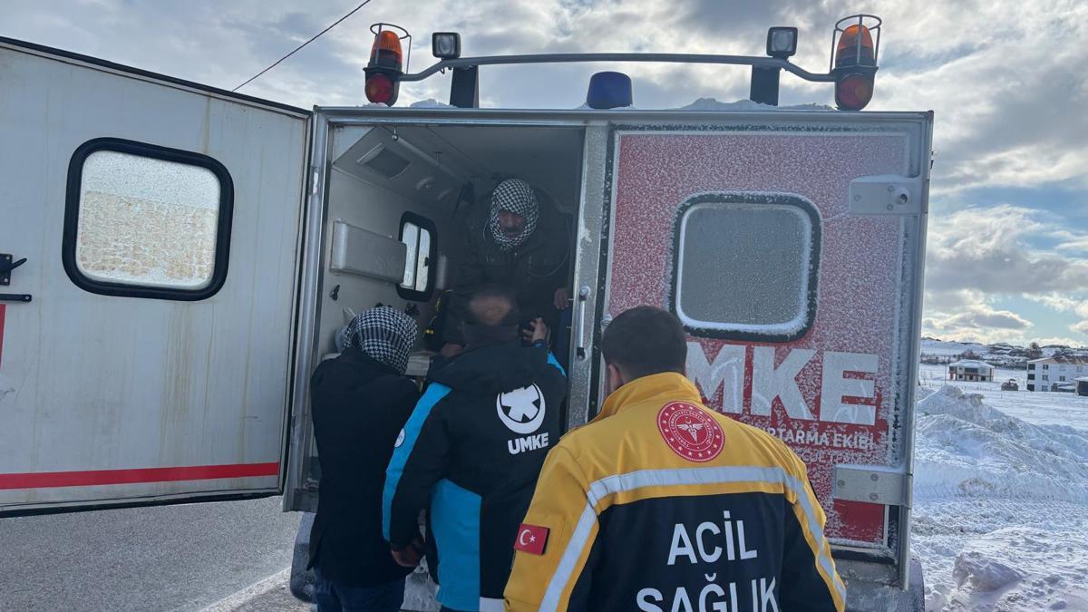 Karlıovada KOAH hastası, paletli araçla hastaneye ulaştırıldı