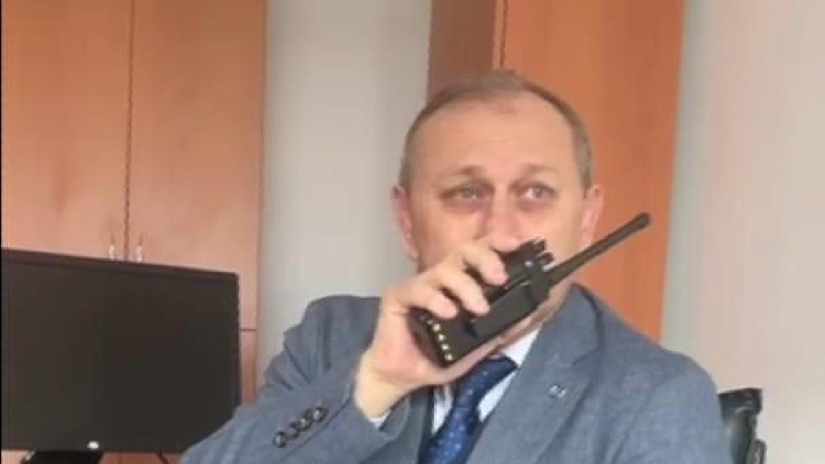 Amasya'da emekliliğe ayrılan polis memuru meslektaşlarıyla telsiz anonsuyla vedalaştı