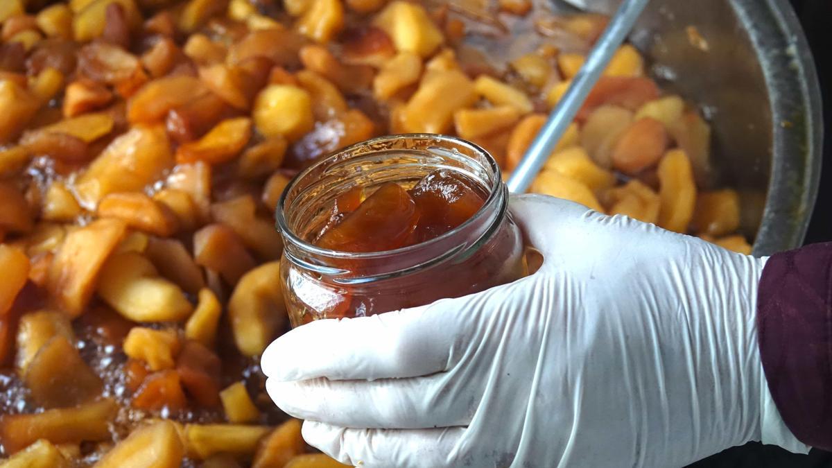 Ayvalıkta kadın emeği ekonomiye kazandırılıyor