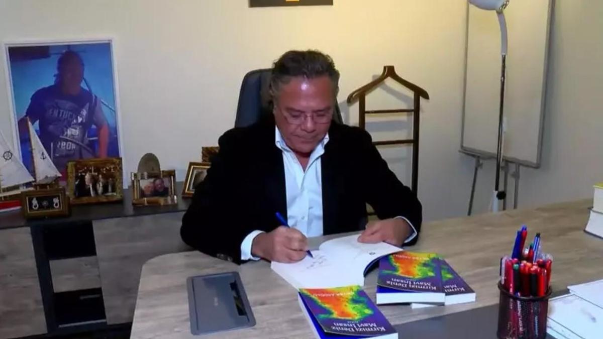 Oktar Asoğlunun yeni romanı Kırmızı Deniz Mavi İnsan okurlarla buluştu