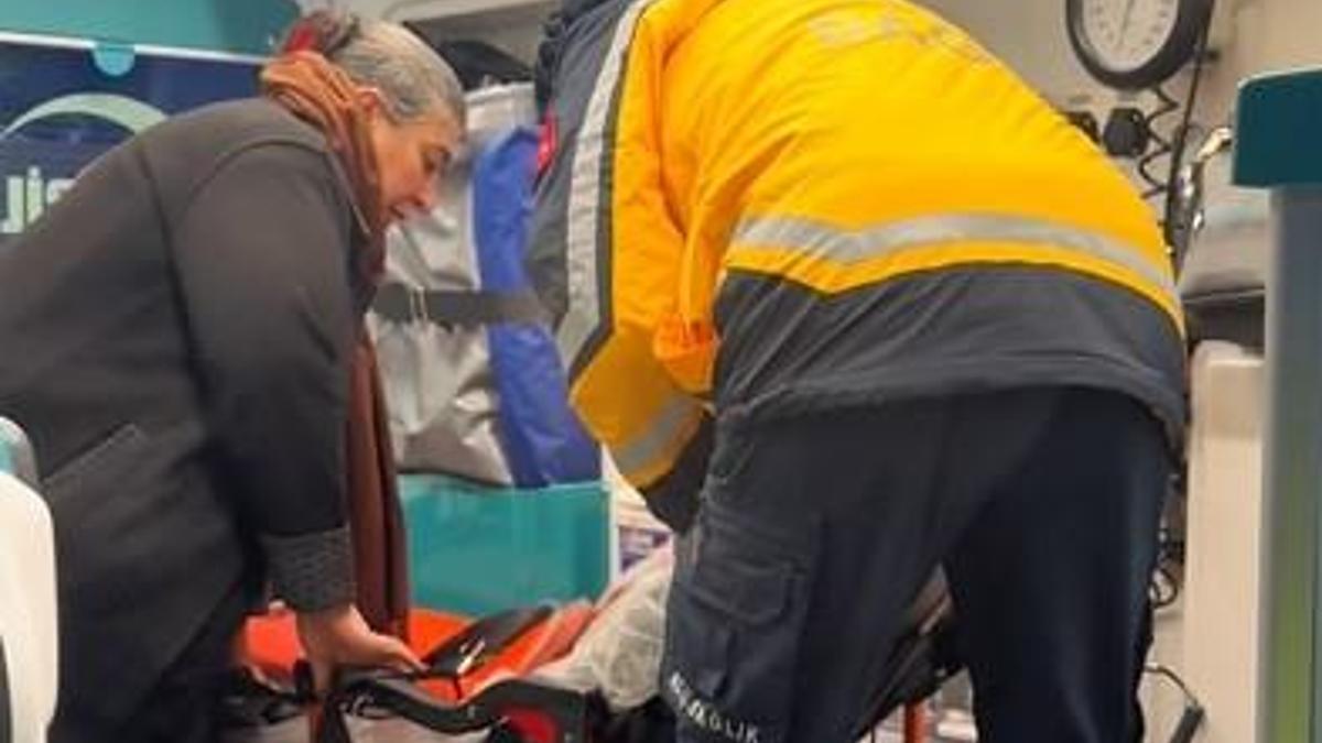 Yolu kapanan köydeki kanser hastası kadına ekipler 5 saatte ulaştı