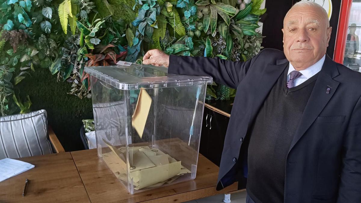 Derik esnaf odasında Elitaş, 6ncı kez başkan seçildi