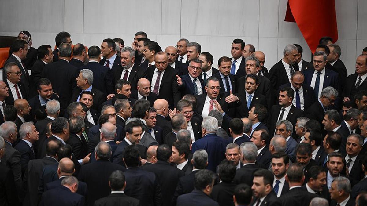 Emekli aylığı düzenlemesi Meclis'ten geçti: Genel Kurul'da arbede çıktı