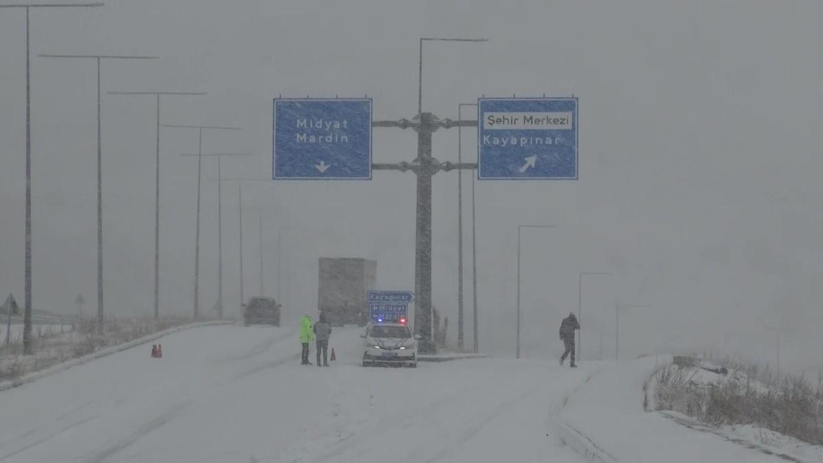 Gercüşte kardan yolu kapanan 2 diyaliz hastası hastaneye ulaştırıldı