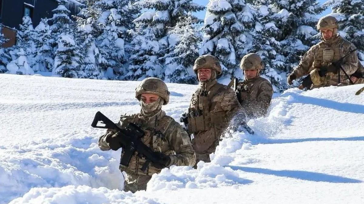 Jandarmadan karda arama kurtarma tatbikatı