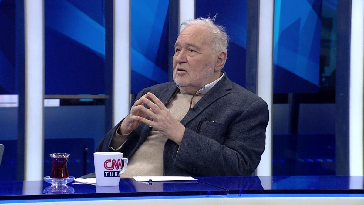 Prof. Dr. İlber Ortaylı, CNN TÜRK'te: Bayrak indirilmez, bayrağa el sürende akıl yoktur