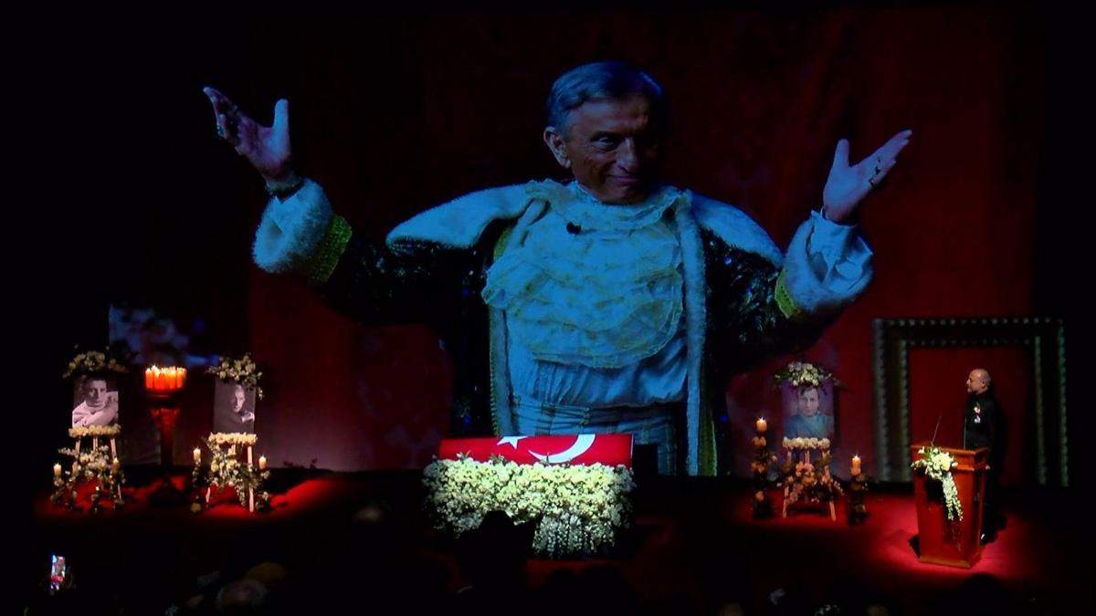 Tiyatronun duayeni Haldun Dormen'e veda: Gözyaşları içinde toprağa verildi