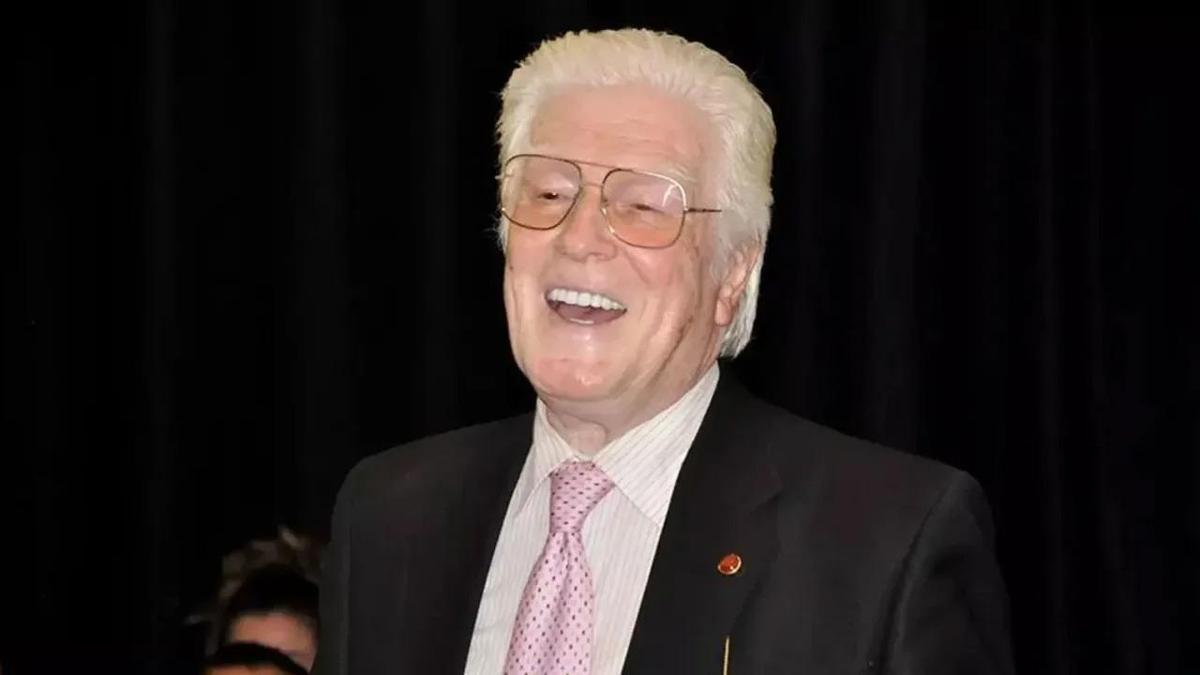 İZZET GÜNAY KİMDİR? Yeşilçam Devi İzzet Günay Kaç Yaşında, Nereli? Haldun Dormen'in Cenaze Töreninde Fenalaştı! İşte Oynadığı Filmler...