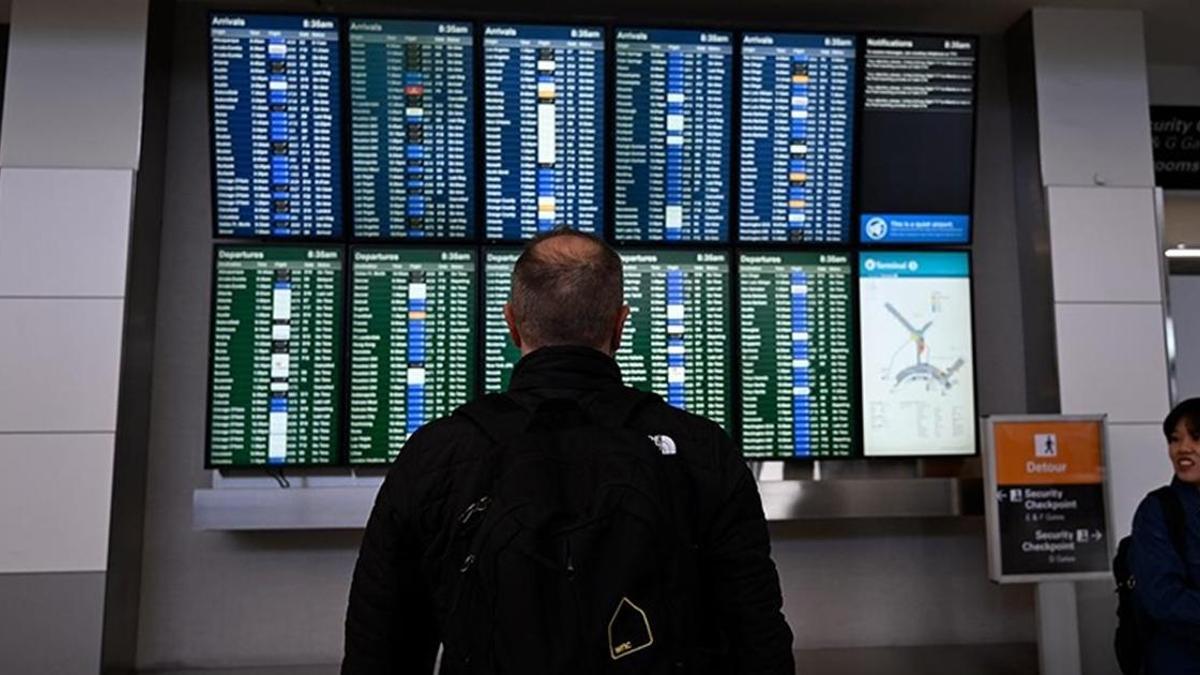 ABD'de kar fırtınası hayatı felç etti: 10 bine yakın uçuş iptal edildi