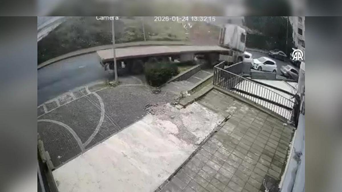 Yokuş aşağı kayan TIR 5 otomobili biçti