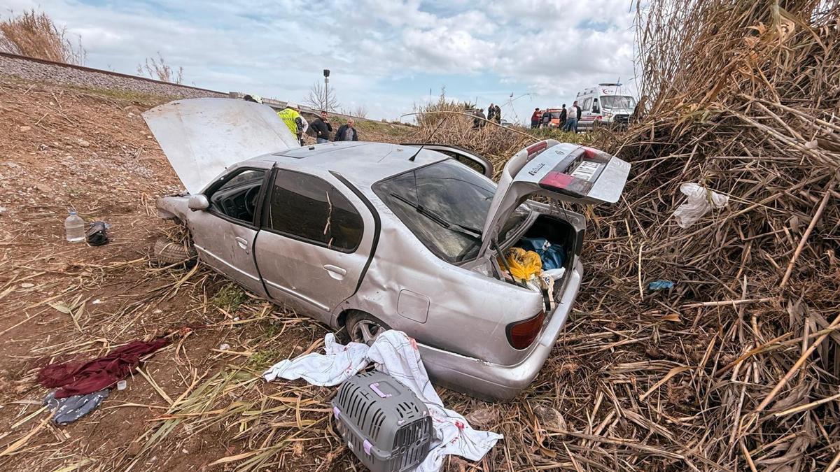 Aydında otomobil şarampole devrildi: 2 ağır yaralı